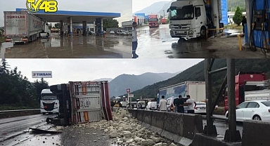 Tır, akaryakıt istasyonuna daldı!