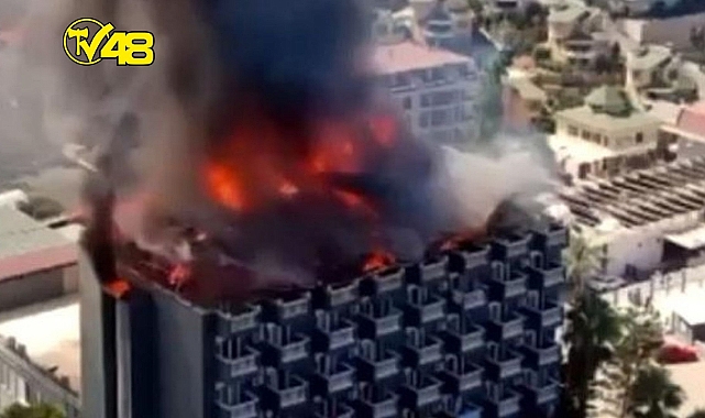 ALANYA&#039;DA 5 YILDIZLI OTELİN ÇATISI ALEV ALEV YANDI!