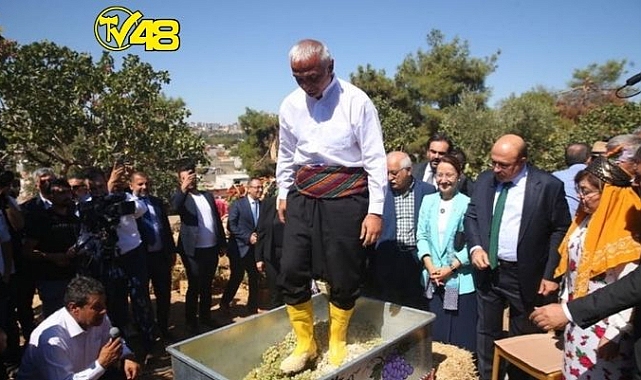 BAKAN ERSOY CEVİZLİ SUCUK İÇİN ÇİZMELERİ GİYDİ!