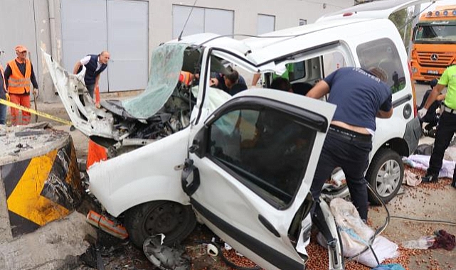 Beton Bariyere Çarptı 1&#039;i Çocuk 4 kişi Öldü