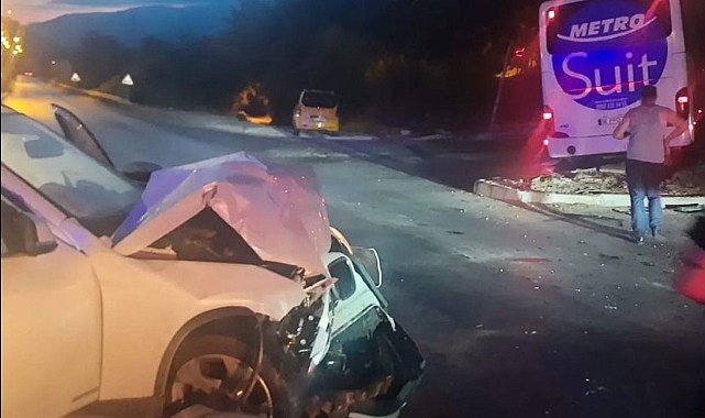 Bodrum&#039;da Otobüs ile Otomobil Çarpıştı 1 Yaralı