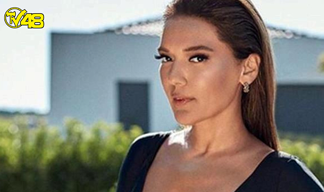 Demet Akalın kırtasiyelerde satılan kitapların fiyatlarına isyan etti