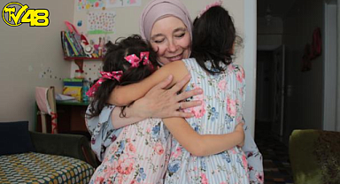 Özlem anne "Size bir defa sarılabilir miyiz?" diyen iki kardeşe gönlünü açtı