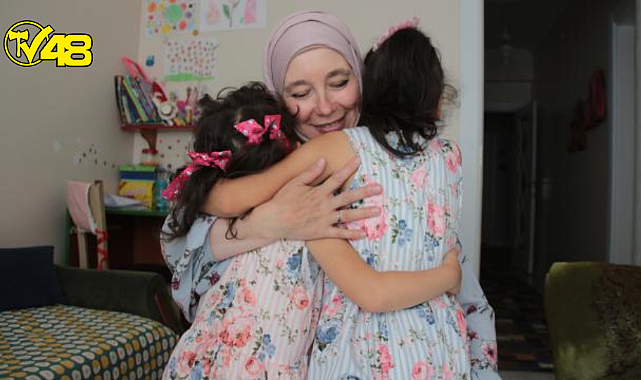Özlem anne &quot;Size bir defa sarılabilir miyiz?&quot; diyen iki kardeşe gönlünü açtı
