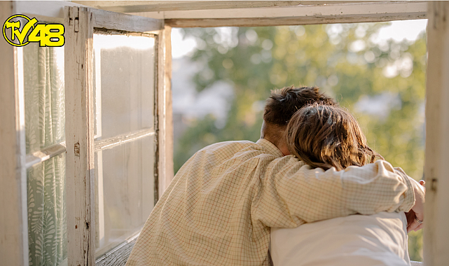 Partnerinizle Birlikte Yaşamaya Karar Vermeden Önce Oturup Konuşmanız Gereken 10 Konu
