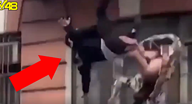 Balkonda kavga eden çift yere çakıldı