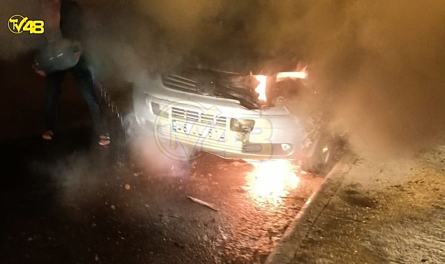 Bodrum&#039;da Park Halindeki Araç Alev Aldı