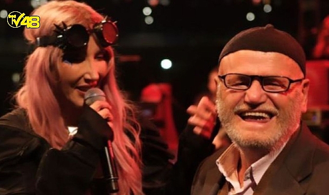 Hande Yener, 70 yaşındaki hayranı ile sahnede dans etti