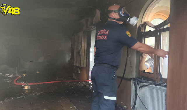 SON DAKİKA! CAMİ YANDI