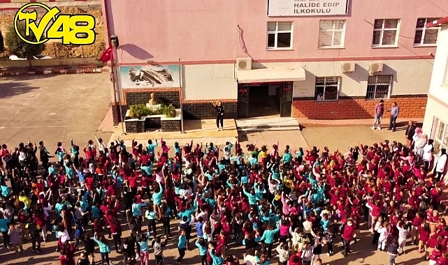 “ARTIK ÇOCUKLAR OKULA GEÇ KALMIYORLAR, KOŞA KOŞA GELİYORLAR”