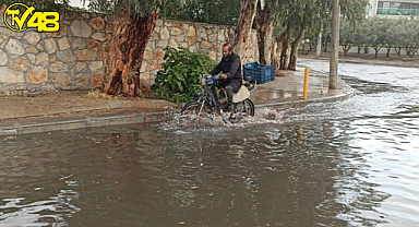 Bodrum'da Yağış Yerini Sele Bıraktı! Sürücüler Mağdur Oldu
