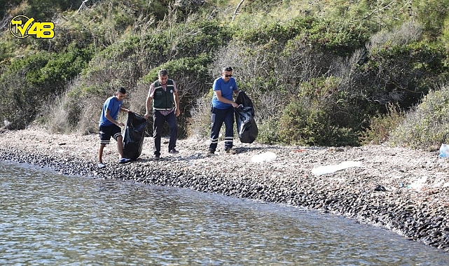 Büyükşehir Gökova Körfezinden İki Günde Beş Ton Çöp Topladı