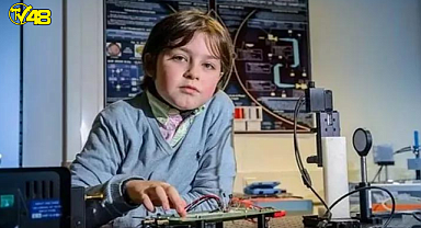 Dünya bu çocuğu konuşuyor! Yaşıtları ilkokulda o fizik doktorasına başlıyor