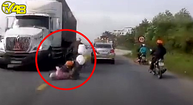 Kamyonun altında kalıyordu! Annenin refleksi faciayı önledi