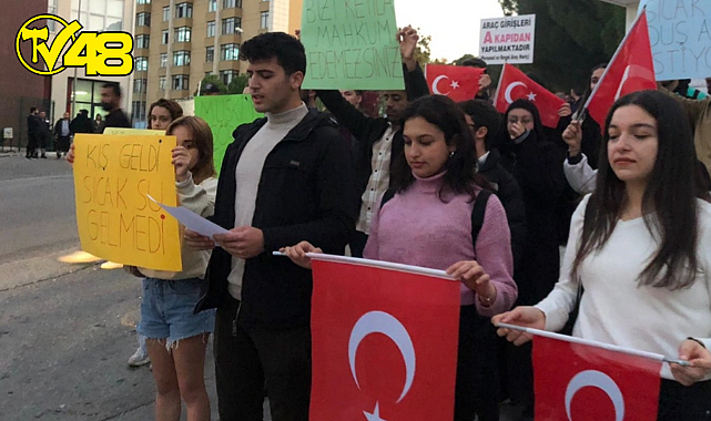 KYK Öğrencileri SIcak Su Eylemi Yaptı &#039;&#039;Sıcak Suyumuz Değil Sabrımız Taşıyor!&quot;