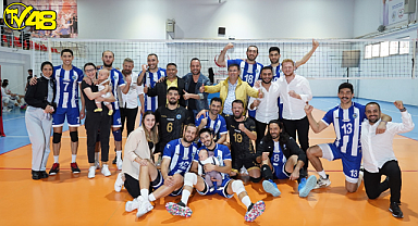 LİDER KENDİ EVİNDE SAHAYA ÇIKIYOR