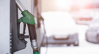 MOTORİNDEN SONRA BENZİNE DE İNDİRİM BEKLENİYOR