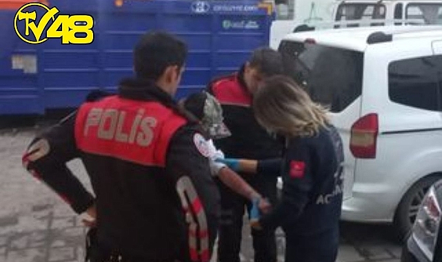 Pazar Yerinde Herkesin Gözü Önünde Kendini Kesti