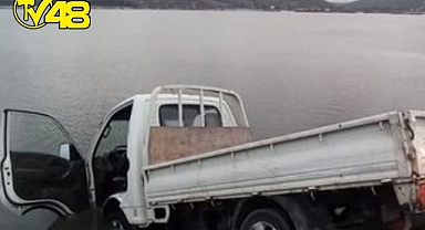 Yağmurda Kayan Araç Denize Düştü