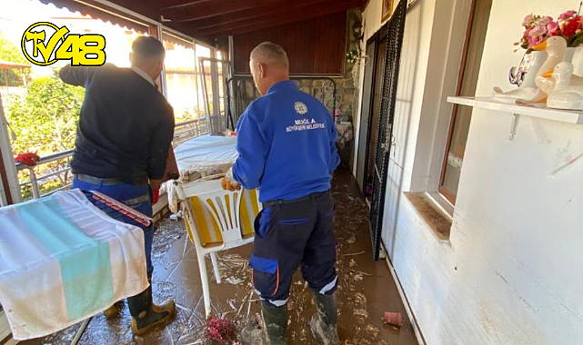 Belediye Ekipleri Su Basan Evlerde Temizlik Yaptı