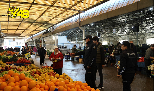 BODRUM BELEDİYESİ ZABITA EKİPLERİNDEN PAZARYERİ DENETİMİ