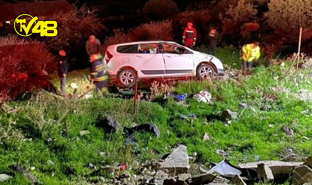 Bodrum&#039;da otomobil şarampole yuvarlandı! 2 yaralı var