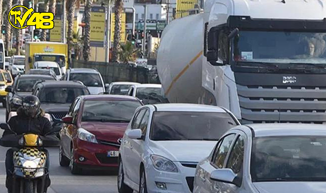 BODRUM&#039;DA YILBAŞI HAREKETLİLİĞİ, 24 SAATTE 15 BİN ARAÇ GİRİŞ YAPTI