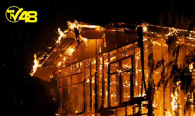 Bodrum Yalıçiftlik&#039;te Bir Ev Küle Döndü! 2 Yaralı