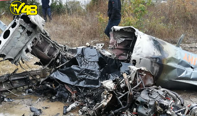 Bursa&#039;da termik santral yakınlarına eğitim uçağı düştü... 2 kişi yaşamını yitirdi