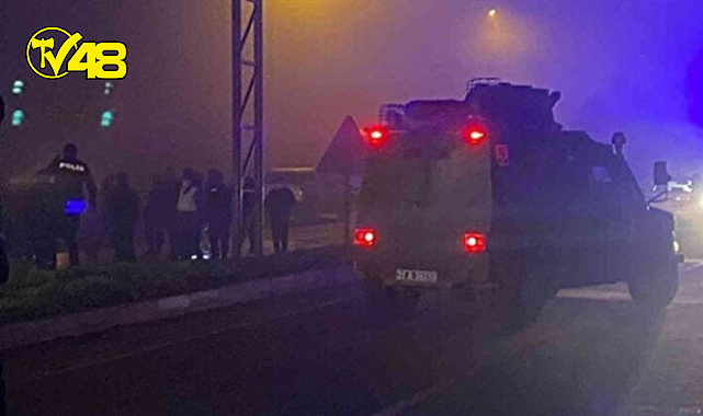 Son dakika! Diyarbakır&#039;da polis aracına bombalı saldırı: 8&#039;i polis 9 kişi yaralandı, 2 gözaltı var