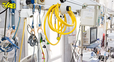 Yanındaki hastanın solunum cihazının sesinden rahatsız olan yaşlı kadın, cihazı kapattı!