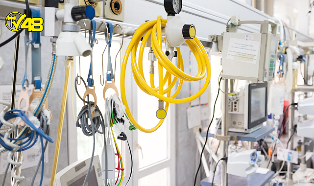 Yanındaki hastanın solunum cihazının sesinden rahatsız olan yaşlı kadın, cihazı kapattı!