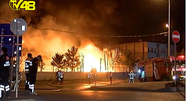 10 BİN METREKARELİK ALANA KURULU OLAN KAUÇUK FABRİKASINDA YANGIN ÇIKTI.