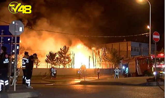 10 BİN METREKARELİK ALANA KURULU OLAN KAUÇUK FABRİKASINDA YANGIN ÇIKTI.