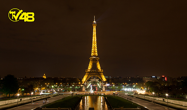 Fransa&#039;da emeklilik reformuna karşı yapılan grev nedeniyle Eyfel Kulesi ziyarete kapatıldı