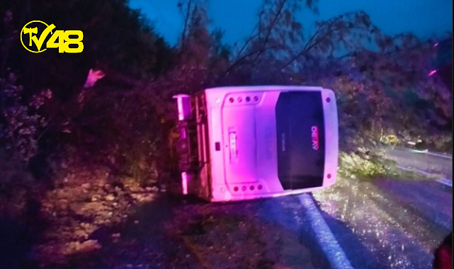 Milas&#039;ın Ören Mahallesinde otobüs Devrildi: 22 Kişi Yaralandı