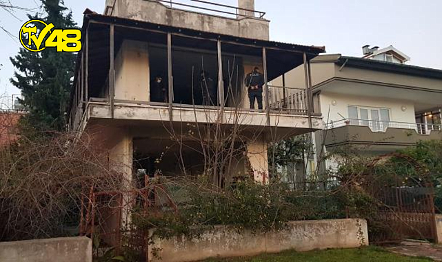 Topu metruk binaya kaçan çocuklar içeri girdiklerinde çürümüş cesetle karşılaştı