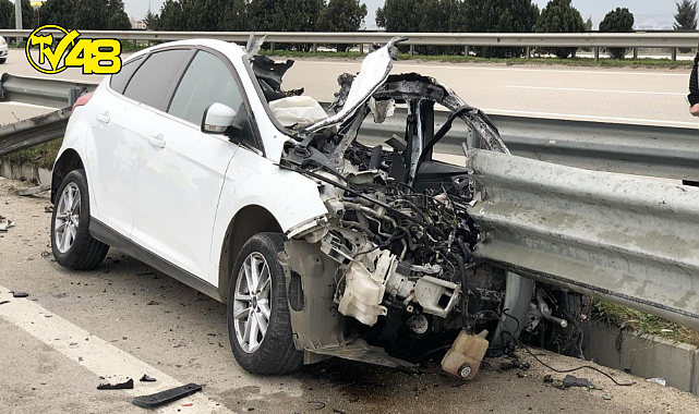 Bariyerlere çarpan otomobil sürücüsü hayatını kaybetti