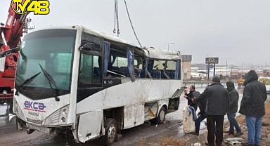 İşçi servis minibüsü devrildi: 3'ü ağır, 25 yaralı