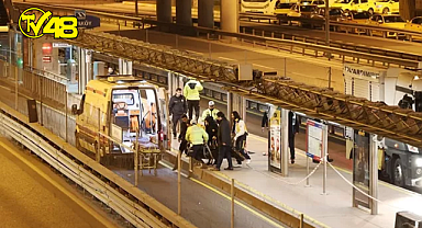 Metrobüs Yoluna Düşen Kişi, Gelen Aracın Altında Kalarak Can Verdi