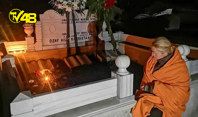 Ölüm acısıyla sarsılan Tuğba Özay, babasının mezarı başında sabahladı