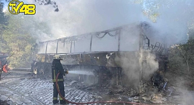 Seyir halindeki tur otobüsünde yangın çıktı