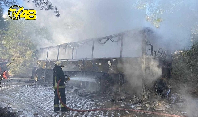 Seyir halindeki tur otobüsünde yangın çıktı