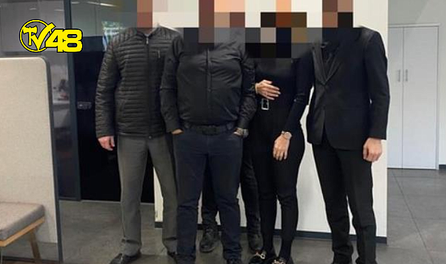 Maaşlarını düşük bulan bankacılardan ilginç protesto! Şubelere siyah kıyafetlerle gittiler!