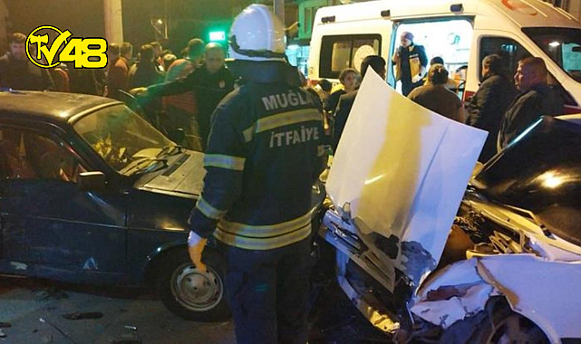 Fethiye&#039;de iki otomobilin çarpıştığı kazada 10 kişi yaralandı