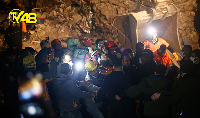 Hatay&#039;da depremin 159. saatinde bir kadın enkazdan sağ çıkarıldı