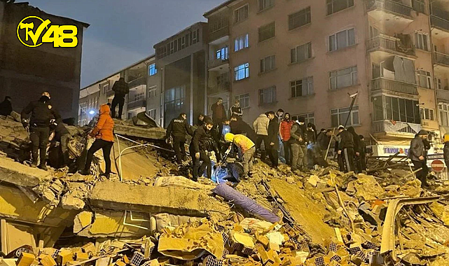 7,4&#039;lük deprem 10 ili vurdu!