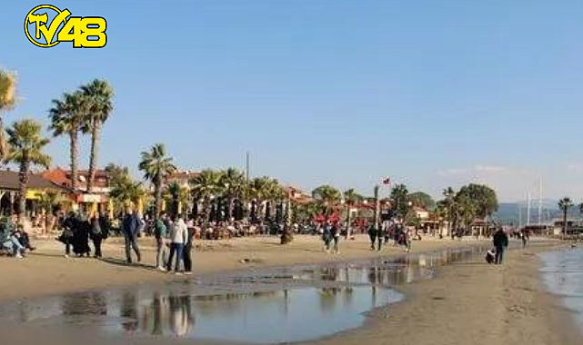 Akyaka&#039;da ürküten görüntü! 15 metreydi... Deniz suyu çekilmesi 50 metreye ulaştı