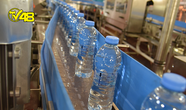 DEPREM BÖLGESİNE 30 BİN KOLİ LABRANDA SU GÖNDERİLDİ