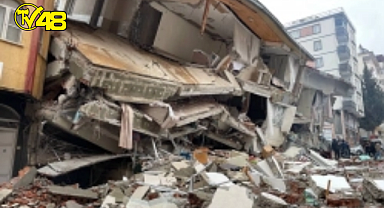 Depremin ardından dehşete düşüren görüntüler: Binalar yıkılmak üzere